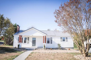 Modern Cottage Near Hospitals and Brewery!